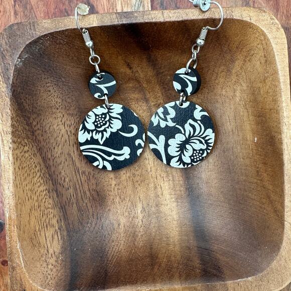 Double Circle Fashion Earrings Black White Floral Retro Boho Cottagecore - Picture 1 of 4